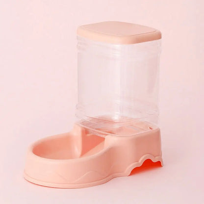 Pet Castle automatic pet feeder with 3.8L food dispenser and cat eating from bowl