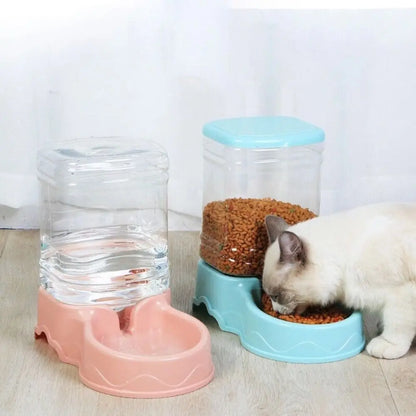 Pet Castle automatic pet feeder with 3.8L food dispenser and cat eating from bowl
