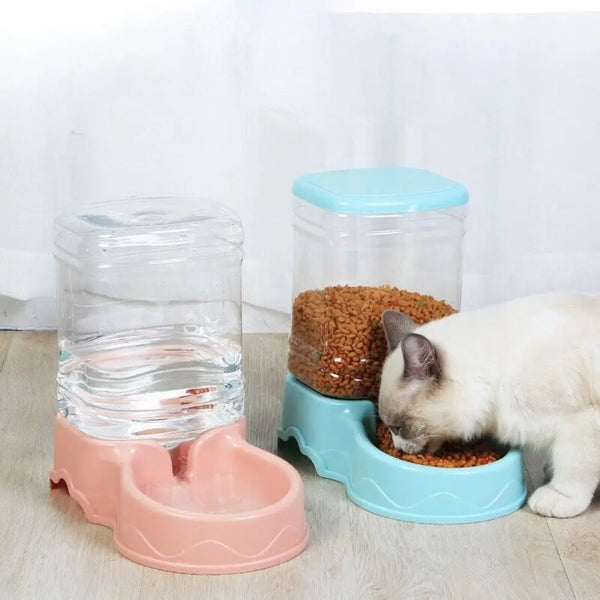 Pet Castle automatic pet feeder with 3.8L food dispenser and cat eating from bowl